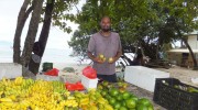 Seychellen, Mahé-Nord, Obstverkäufer Randy
