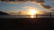 Seychellen, Mahé Nord, Beau Vallon Sonnenuntergang Panorama