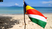 Flagge am Beau Vallon Strand, Mahé, Seychellen
