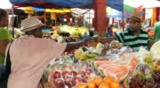 Einkaufen auf dem Sir Selwyn Selwyn-Clarke Market, Victoria, Mahé, Seychellen