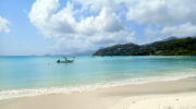 Anse A La Mouche, Mahe Süd, Seychellen, Strand, Boot und Meer