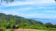 Mission Lodge, Morne Seychellois National Park, Mahé Süd, Seychellen, Mister Olaf genießt die herrliche Aussicht