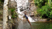 Sauzier Waterfall, Port Glaud, Mahé Süd, Seychellen, gewagter Kopfsprung