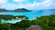 Praslin Island, Seychellen, Baie Ste Anne von oben